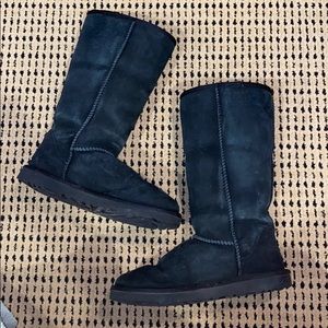 Black tall UGG boots😍